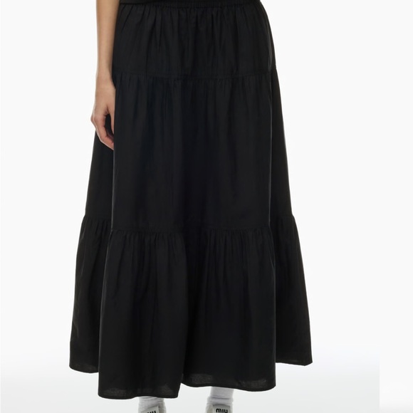 Sunday’s Best Martine Poplin Skirt - Black
Tiered poplin maxi skirt - Picture 4 of 5